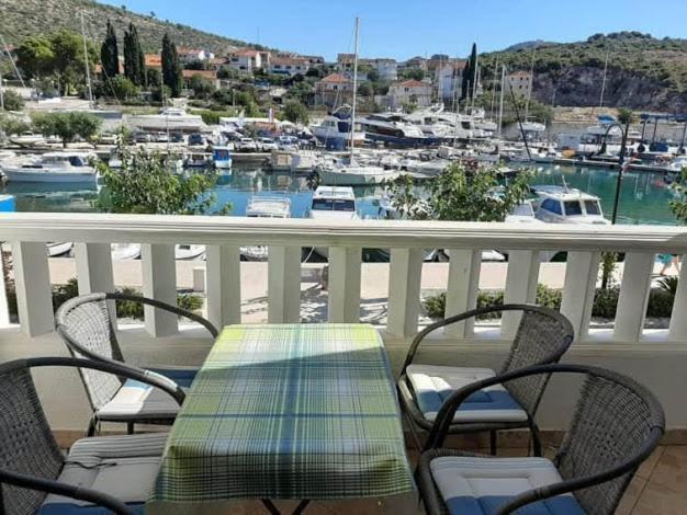 Apartmani Marta Marina Dış mekan fotoğraf